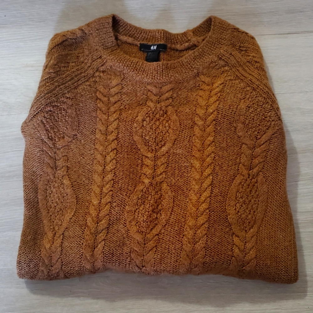 Cable knit small sweater
